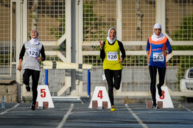 در مسابقات لیگ دو میدانی بانوان در ورزشگاه آفتاب انقلاب به دلیل خطای یکی از دونده ها چندین بار مسابقه متوقف شد.